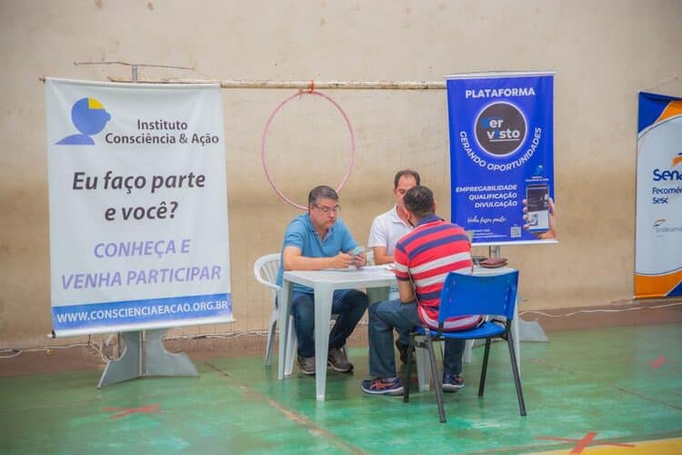 Feirão do Emprego atrai mais de 300 participantes