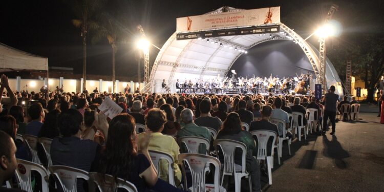 Orquestra Filarmônica de Minas Gerais atrai mais de 2.000 pessoas em Araxá
