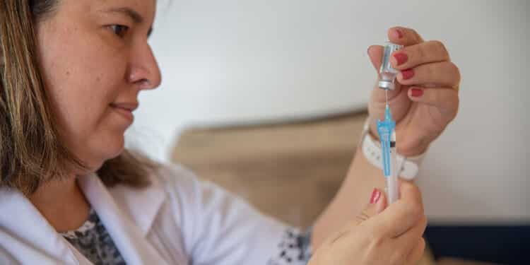 Confira o cronograma de vacinação contra a Covid-19 para esta terça-feira (12)