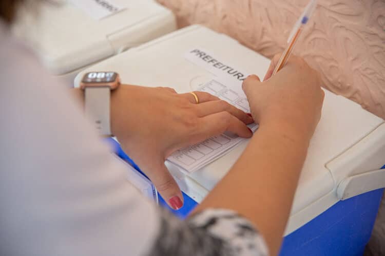 Confira o cronograma de vacinação contra a Covid-19 para esta sexta-feira (15)