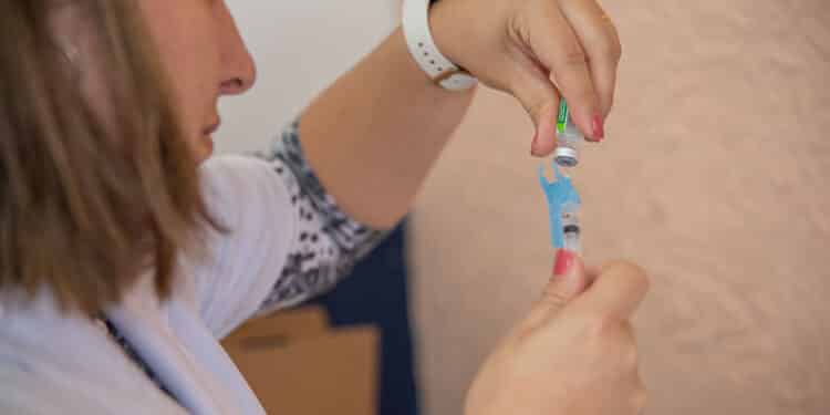 Confira o cronograma de vacinação contra a Covid-19 para esta segunda-feira (25)