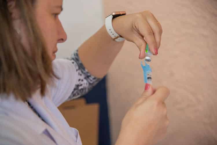 Confira o cronograma de vacinação contra a Covid-19 para esta segunda-feira (25)