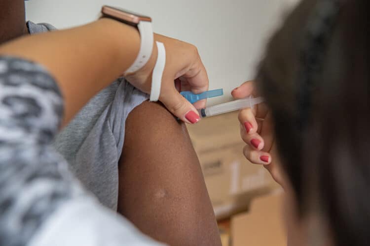 Confira o cronograma de vacinação contra a Covid-19 para esta segunda-feira (04)