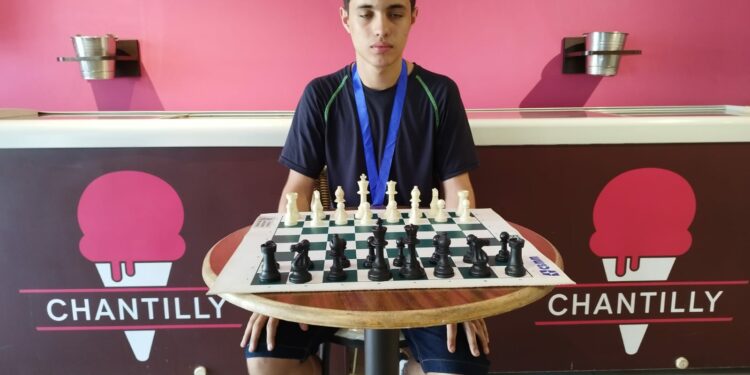 André Felipe é campeão da 16ª Copa Chantilly de Xadrez