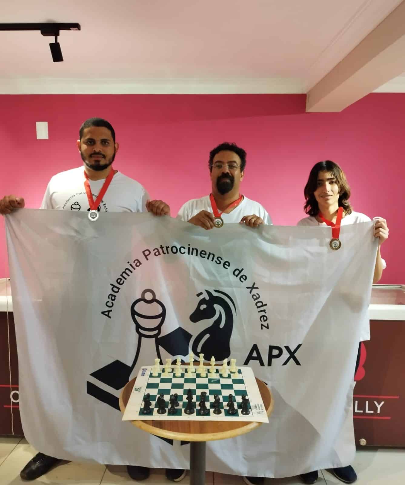 Enxadrista da Academia Araxaense de Xadrez Bruno Alexandre é campeão da 7ª  Copa Chantilly de Xadrez – Jornal Exempplar