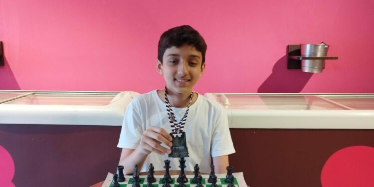 Edgard é campeão da 8ª Copa Araxá de Xadrez