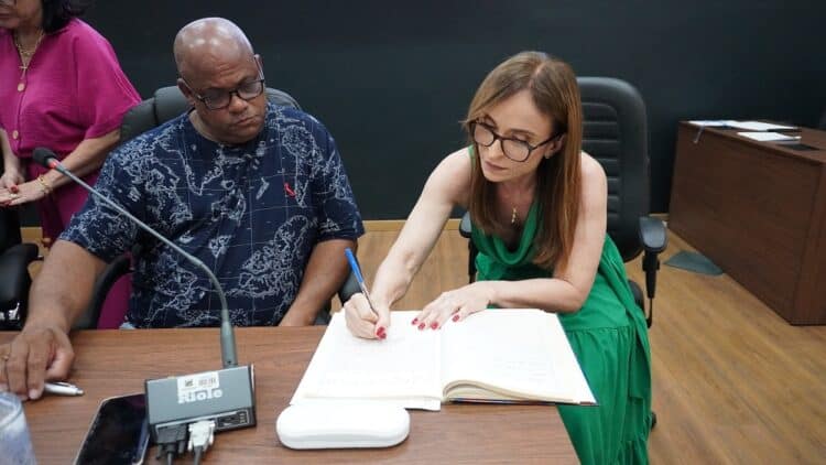 Omara Paolinelli é empossada vereadora na Câmara Municipal de Araxá