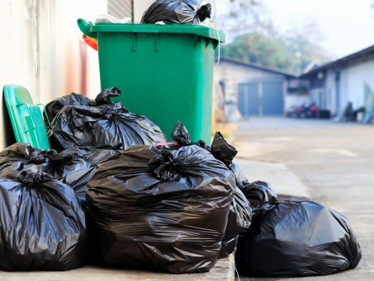 Prefeitura de Araxá exige que empresa retome coleta de lixo de acordo com contrato em vigor