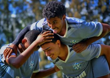 Com entrada gratuita, Dínamo enfrenta o Siderúrgica, no Fausto Alvim, neste sábado