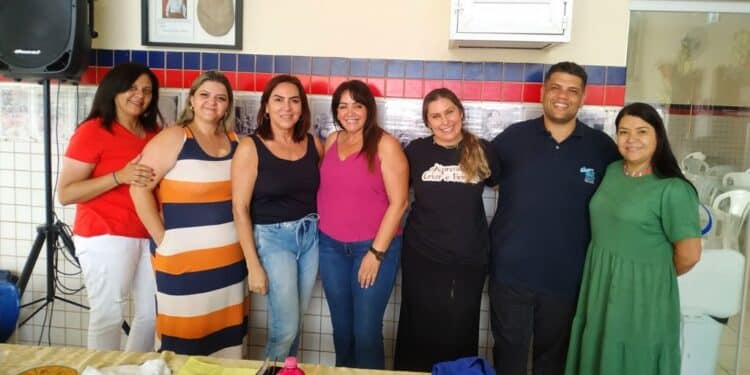 Equipe da Rede Municipal de Ensino participa de capacitação para o Projeto Escola Mágica