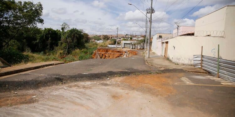 Prefeitura de Araxá realiza em 28 de setembro a licitação para recuperação de área afetada pela erosão no Pão de Açúcar 3