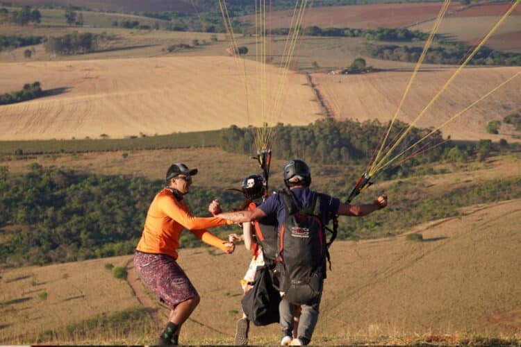 Campeonato Brasileiro de Parapente e Pré-Mundial movimentam a economia e o turismo em Araxá