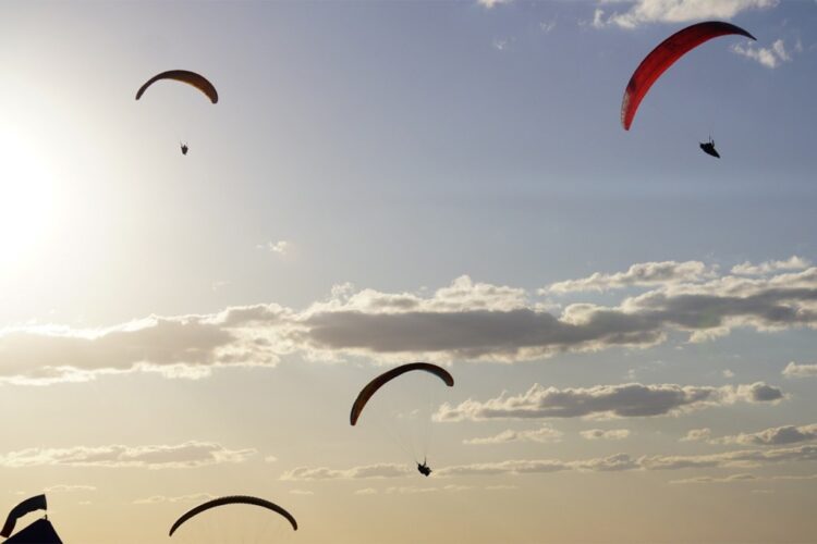 Campeonato Brasileiro de Parapente e Pré-Mundial movimentam a economia e o turismo em Araxá