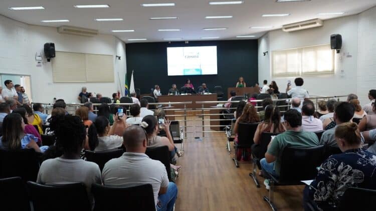 Omara Paolinelli é empossada vereadora na Câmara Municipal de Araxá