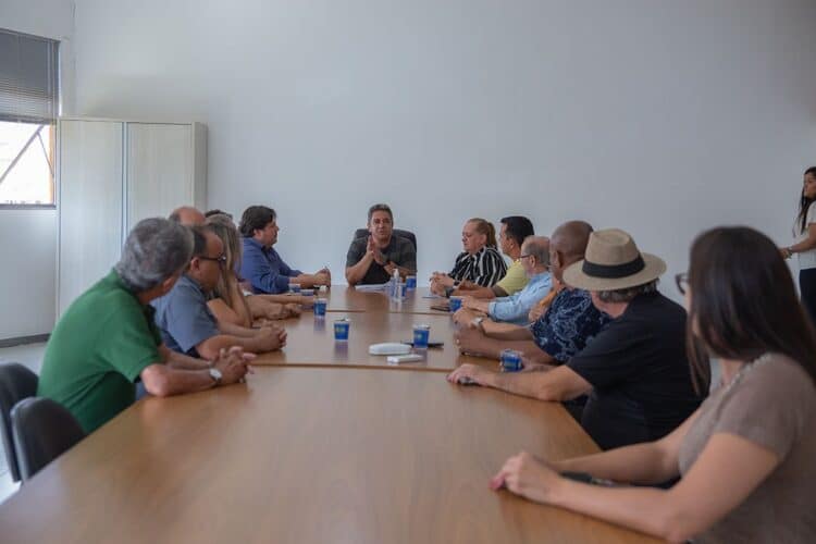 Prefeitura firma convênio com quatro entidades para pagamento retroativo do piso aos profissionais de enfermagem