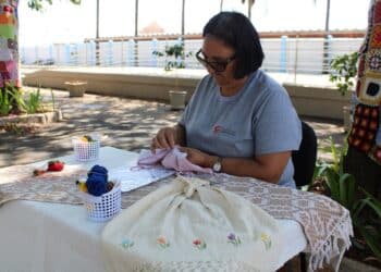Ateliê de Tecelagem está com vagas abertas para o curso de bordado em ponto-cruz