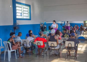 Parceria oferece cursos gratuitos de artes cênicas e mídias digitais para adolescentes no CRAS Abolição