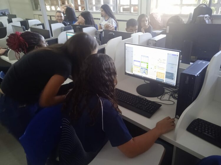 Alunos de Araxá desenvolvem projetos para primeiro caminhão híbrido elétrico do mundo