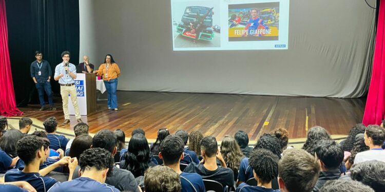 Alunos de Araxá desenvolvem projetos para primeiro caminhão híbrido elétrico do mundo