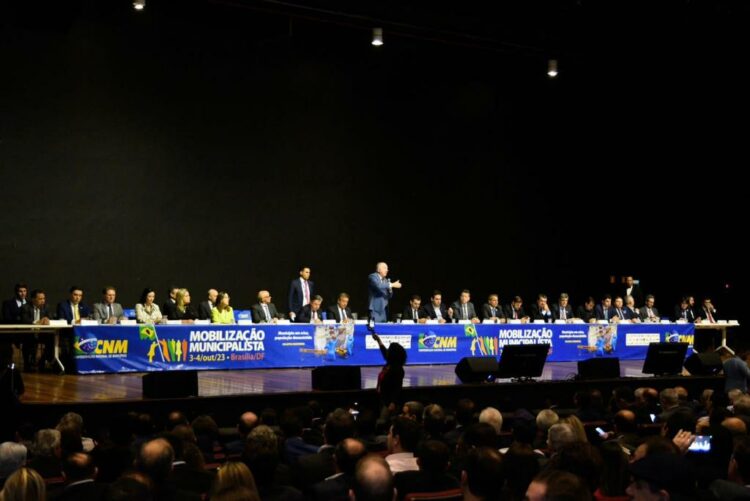 Crise financeira: Araxá participa de Mobilização Municipalista em Brasília; evento reuniu 3 mil prefeitos