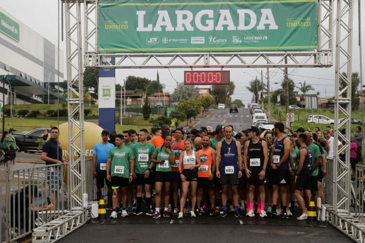 Corrida Unimed leva mais de 400 atletas profissionais e amadores às ruas de Araxá