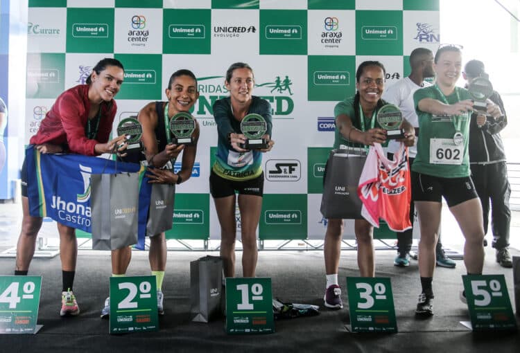 Corrida Unimed leva mais de 400 atletas profissionais e amadores às ruas de Araxá