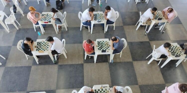 Com apoio da Secretaria de Esportes, equipe da Academia Araxaense de Xadrez conquista sete medalhas e um troféu no Circuito MG