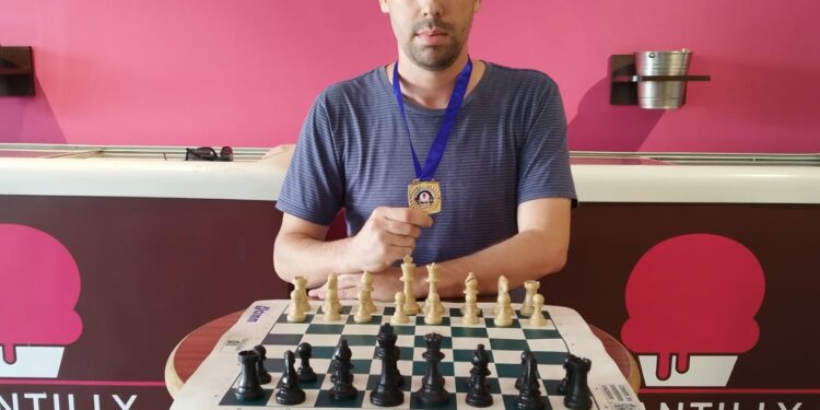 José Luiz de Morais é campeão da 19ª Copa Chantilly de Xadrez