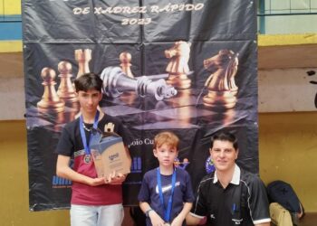 Alunos da Academia Araxaense de Xadrez conquistam duas medalhas em Patos de Minas