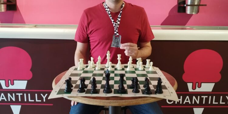 José Luiz de Morais é campeão da 10ª Copa Araxá de Xadrez