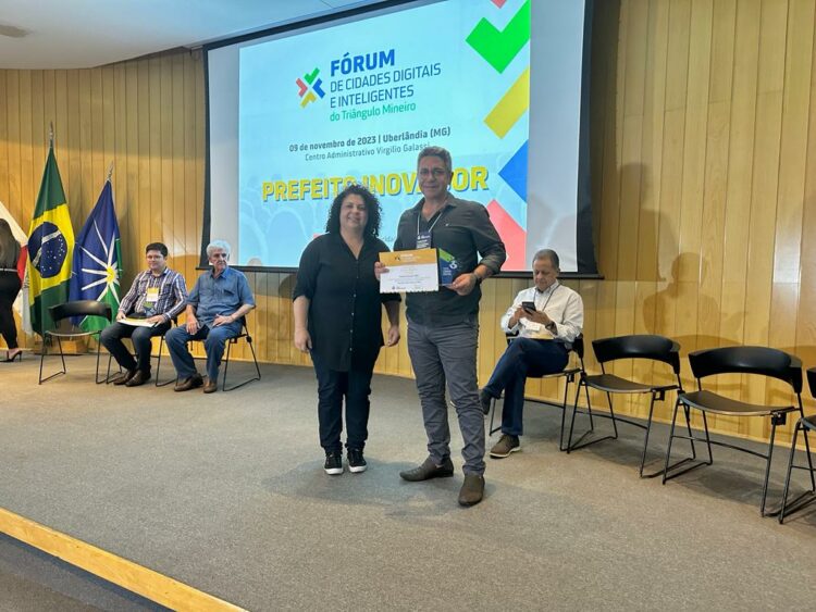 Araxá é destaque no Fórum de Cidades Digitais e Inteligentes pela implantação do Colab Cidadão