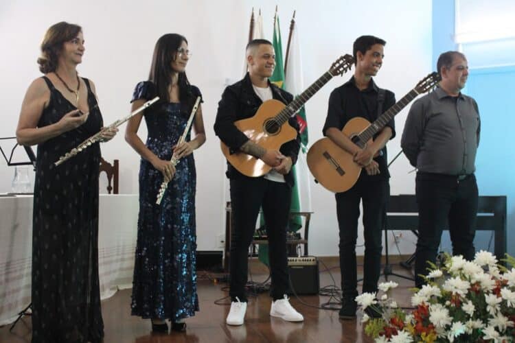 Escola Municipal de Música realiza a formatura dos alunos do Curso Técnico em Instrumento Musical