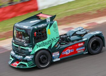 Primeiro caminhão de corrida híbrido elétrico do mundo disputa a última etapa da temporada Copa Truck 2023 com chance de vencer