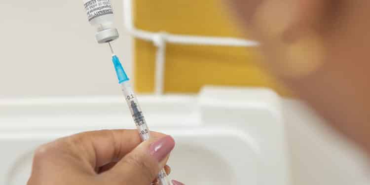 Confira o cronograma de vacinação contra a Covid-19 para a próxima segunda-feira (11)