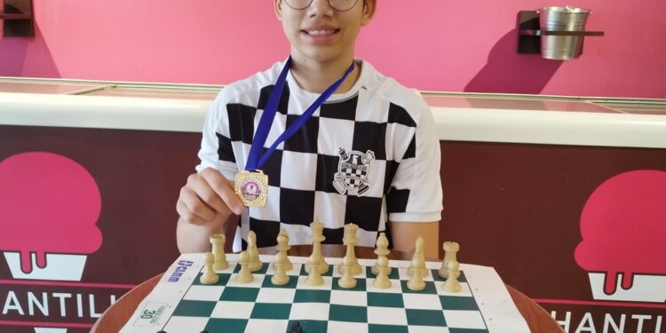 Theo é campeão da 20ª Copa Chantilly de Xadrez