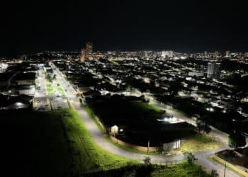 ARAXÁ CIDADE LUZ: Mais de 75% da cidade já está coberta com iluminação em LED