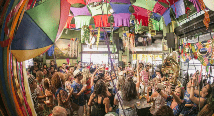 Faturamento em bares e restaurantes deve crescer até 15% no Carnaval; confira a expectativa no Sul de Minas