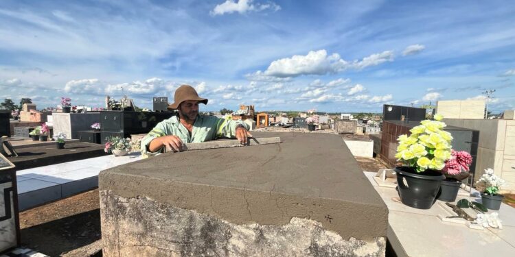 Prefeitura de Araxá realiza monitoramento e manutenção diária nos cemitérios da cidade