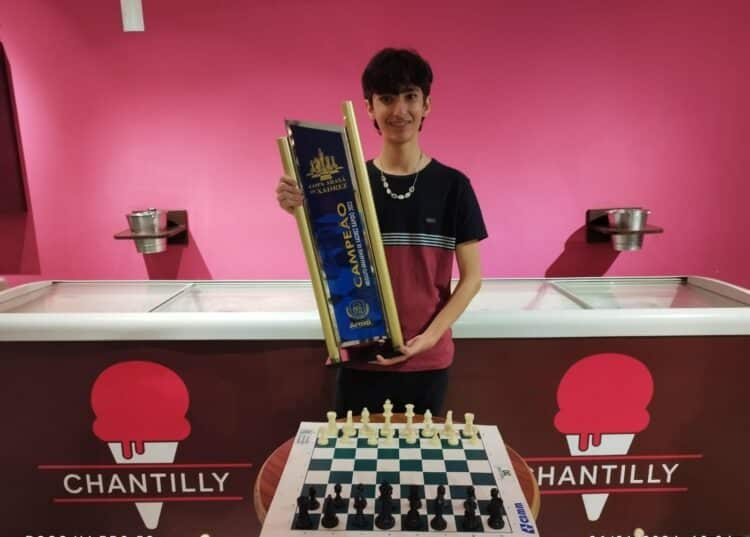 Bruno Alexandre e Mestre Nacional Sérgio são os Campeões Araxaense de Xadrez 2023