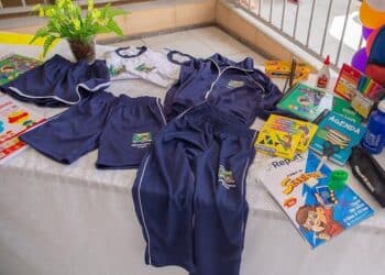 Prefeitura de Araxá distribuirá kits de material escolar e uniforme para alunos da Rede Municipal em fevereiro