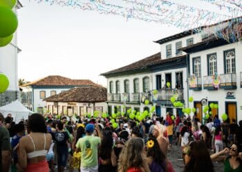 Renovação cultural em Diamantina: Mais de 40 blocos fortalecem tradições locais