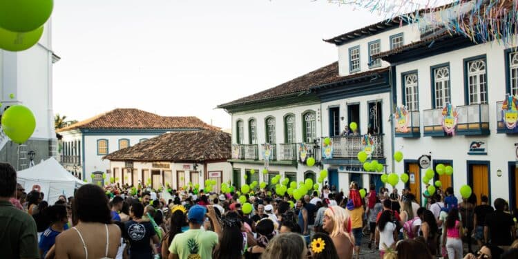 Renovação cultural em Diamantina: Mais de 40 blocos fortalecem tradições locais