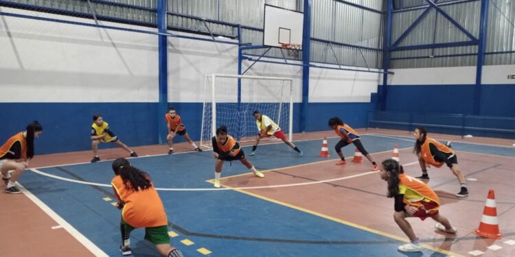 Secretaria de Esportes abre inscrições para turmas de futsal feminino