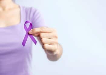 Mais de 17 mil novos casos de câncer de colo de útero devem ser registrados este ano, segundo INCA