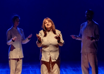 “Além da Vida” chega a Uberlândia no dia 20 de abril para apresentação única no Teatro Municipal