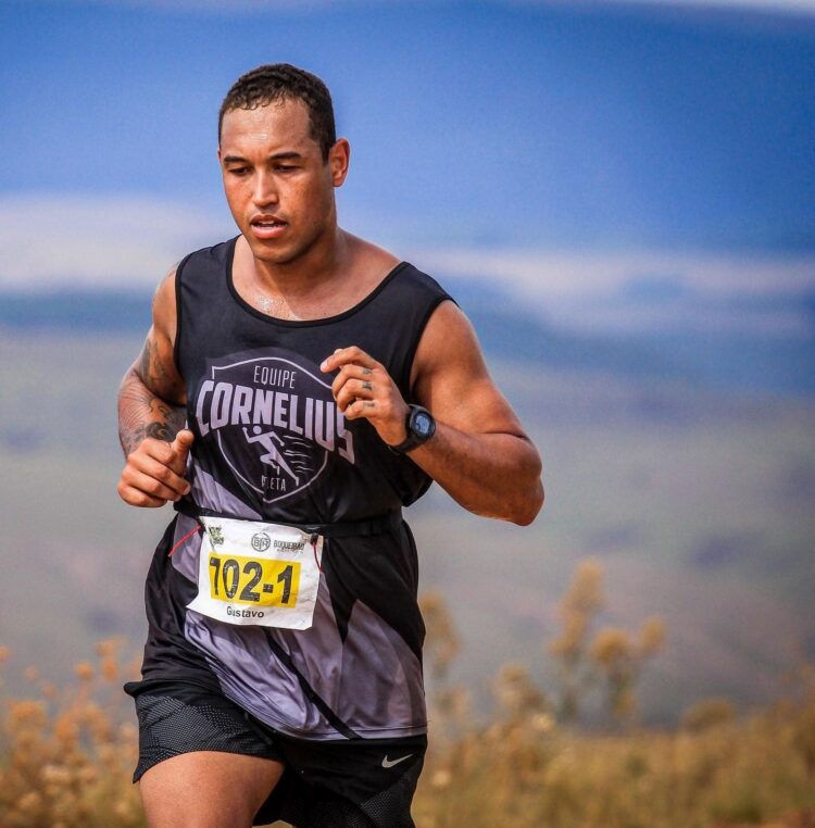 Gustavo “Monstrão” Souza: O Gigante das Montanhas de Araxá na Jaraguá SkyMarathon