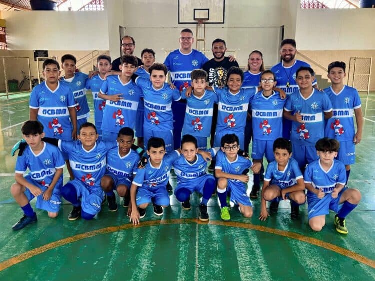 Alunos do projeto Lobinho Transformando Vidas recebem palestra sobre valores no esporte e vida em sociedade