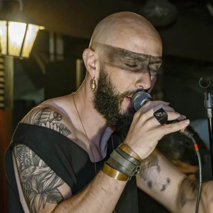 Sá Gabriel e Banda se apresentam com show inédito no IMS Poços