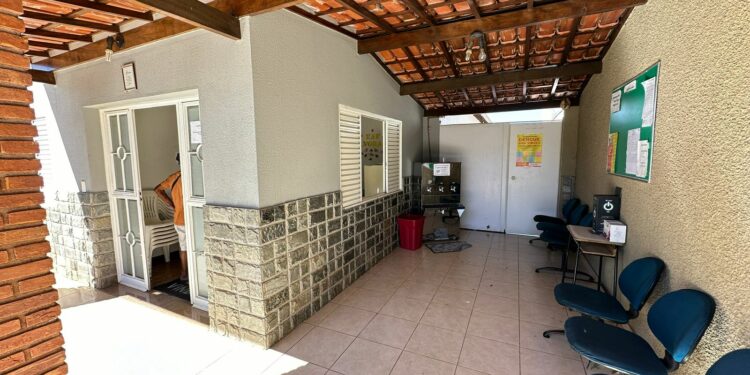 Postos de Saúde e Equipes de ESFs têm capacidade para atender mais de 80 mil pessoas em Araxá; mais de 30 procedimentos estão à disposição da comunidade