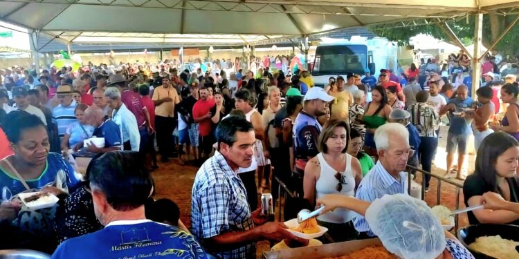 Com apoio da Prefeitura de Araxá, Encontro de Folia de Reis reúne mais de 15 mil pessoas